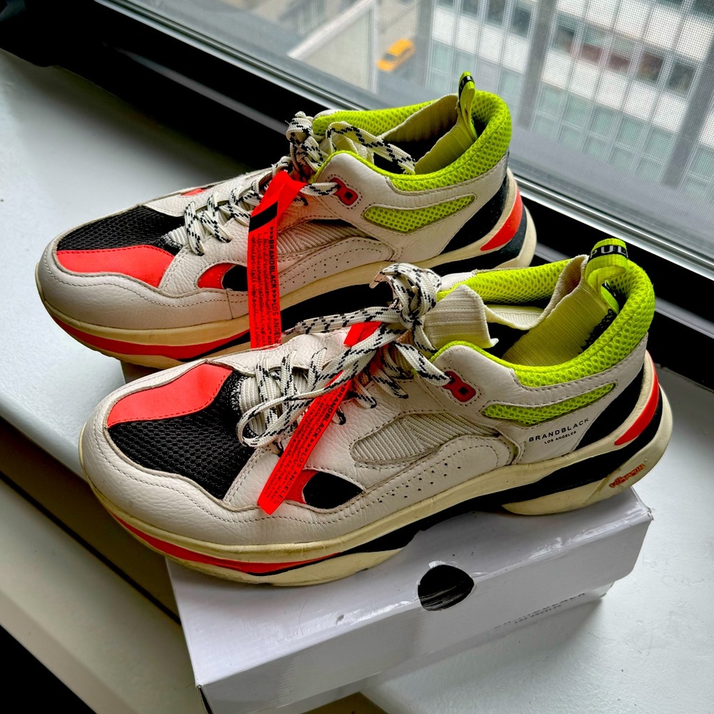 Brand Black - Saga Size 10.5